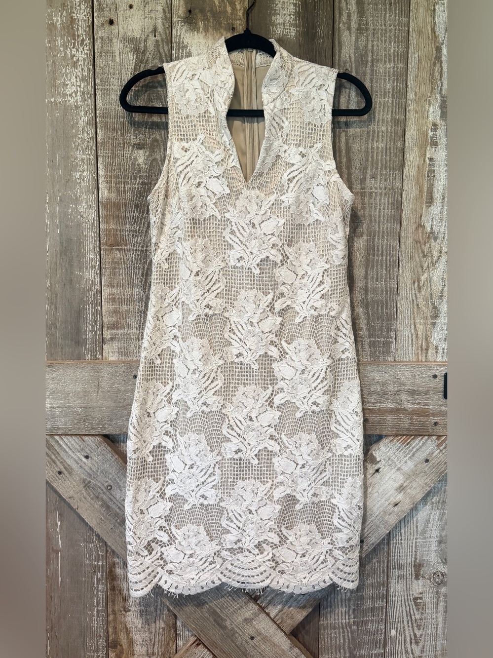 Classy white Vince Camuto dress. Fully lined. Fitted. Back zipper.